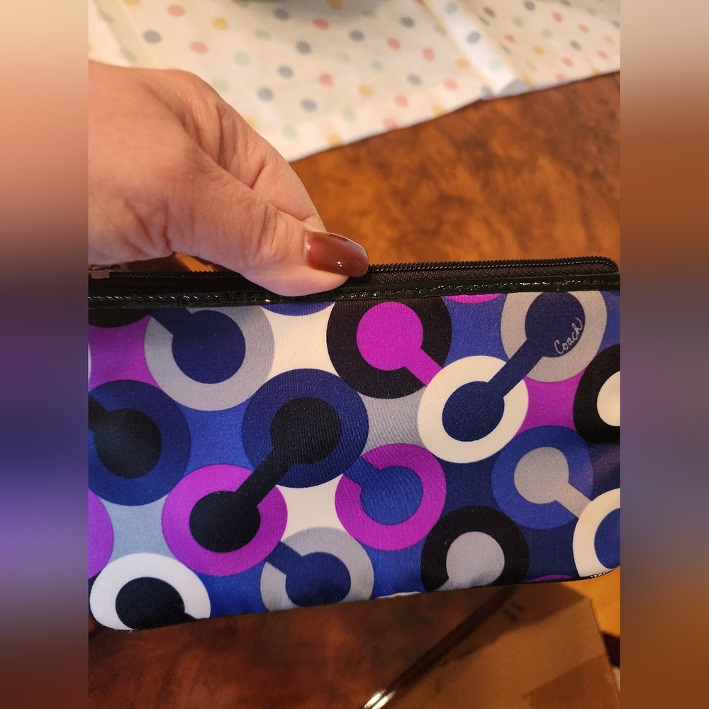 Coach Signature Print Cosmetic Pouch / Wristlet Multicolor NWOT - Picture 3 of 5
